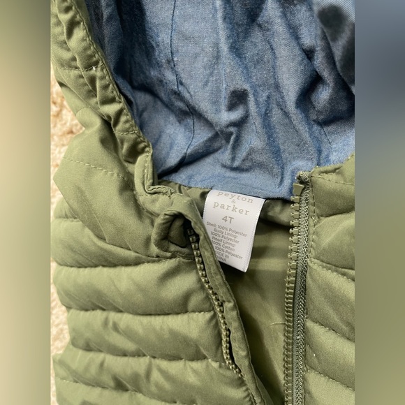 EUC 

PEYTON & PARKER 
ARMY GREEN 
PUFFER VEST 
SIZE 4T - Picture 3 of 3